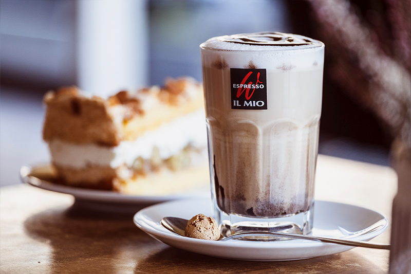 Hier finden Sie hervorragenden Kaffee zum Kuchen Unsere Spezialität Kaffee